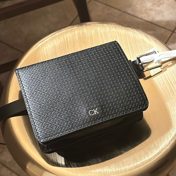 Calvin Klein Emblem CK Logo Women's Casual Fashion Removable Black Belt Bag NWT - Picture 2 of 13